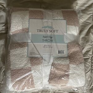 Truly soft throw
